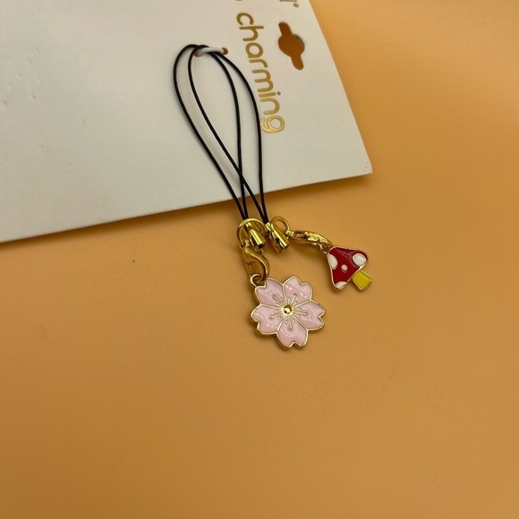 URBAN SOUL 2 Pack Flower & Mushroom Phone Charms, NWT, For Bundle Purchases Only - Picture 4 of 7